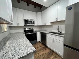 Building Photo - 10623 Royal Palm Blvd