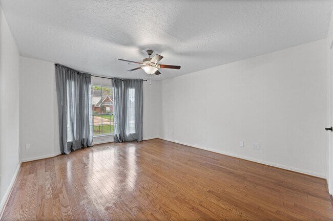 Building Photo - 110 Shadow Wood Dr