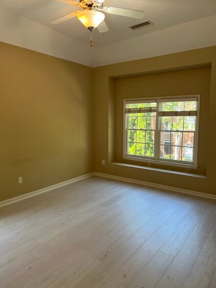 Guest room 1 - 440 Wembley Cir