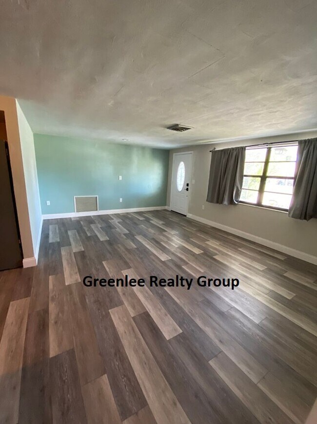 Building Photo - Fully Updated 3 Bed/2Bath Pool Home in New...
