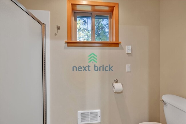 Building Photo - 2 BED & 2 BATH SINGLE FAMILY FOR RENT