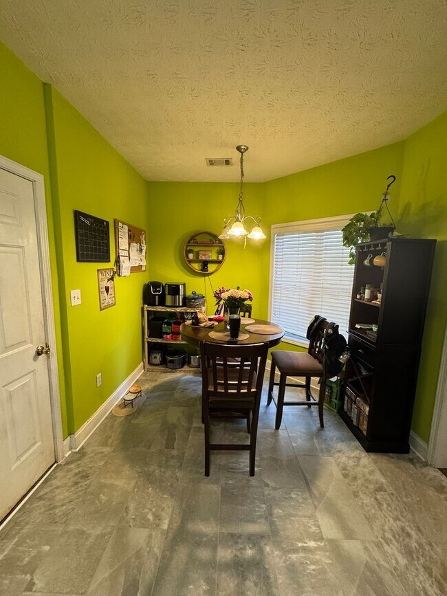 Building Photo - Beautiful East Side Home