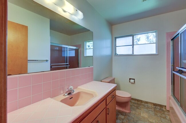 Building Photo - 123 W McKinley Ave