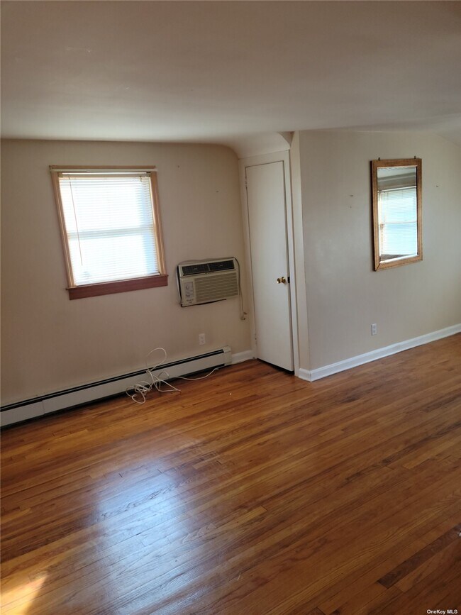 Building Photo - 48 Hendrick Ave