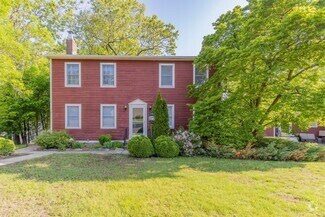 Building Photo - Beautifully Renovated 2 Bed, 2 Bath Coloni...