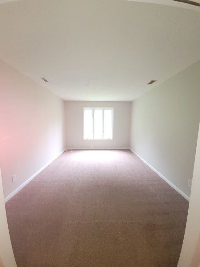 Building Photo - 207 White Oak Rd