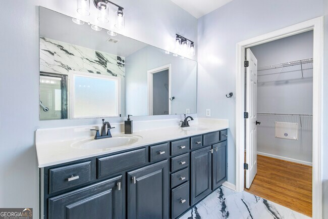Building Photo - 6461 Edgewater Cove