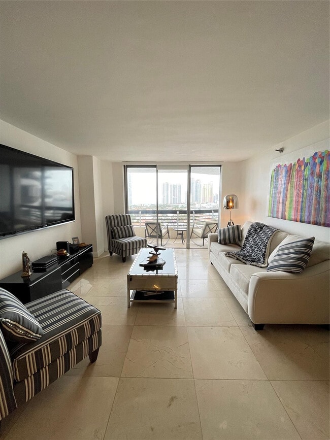 Building Photo - 19101 NE 36th Pl