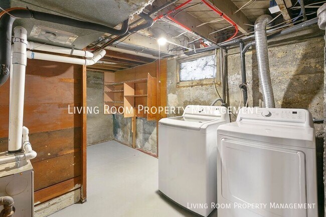 Building Photo - 4137 NE 8th Ave