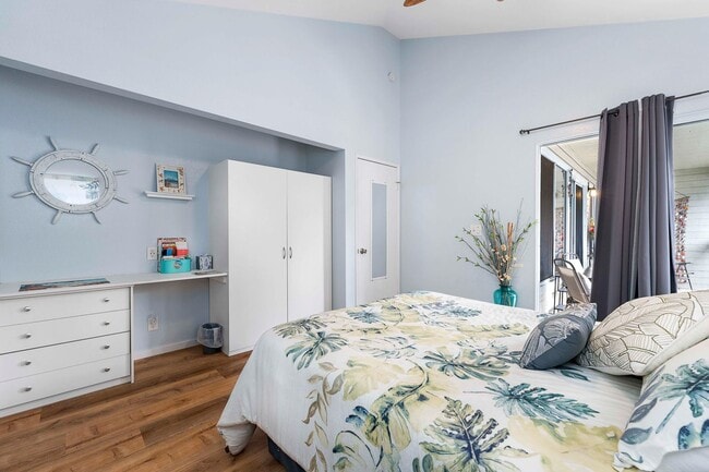 Building Photo - 2 Bedroom 2 Bathroom Fully Furnished Condo