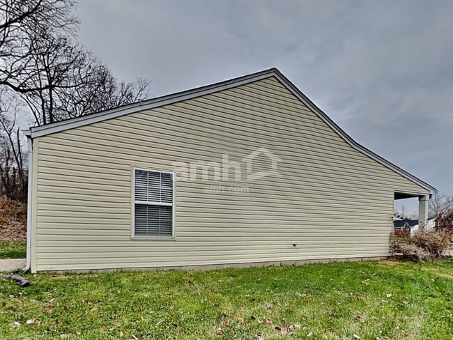 Building Photo - 2555 Samantha Dr