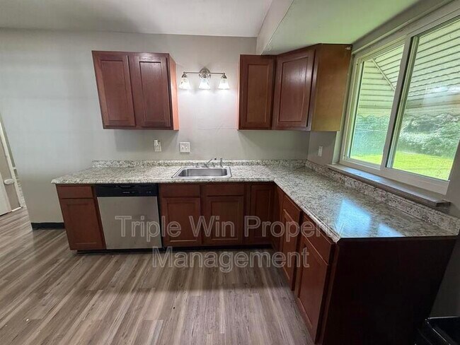 Building Photo - 1654 Mowbry Ln