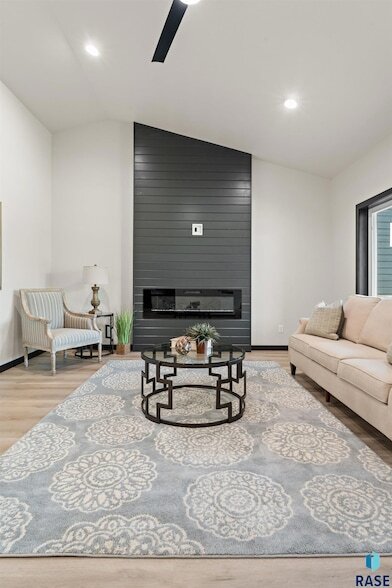 Building Photo - 1107 S Foss Ave