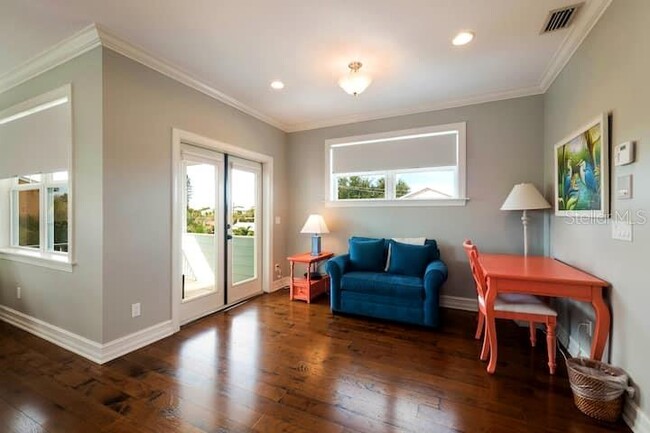 Building Photo - 4808 Gulf Dr