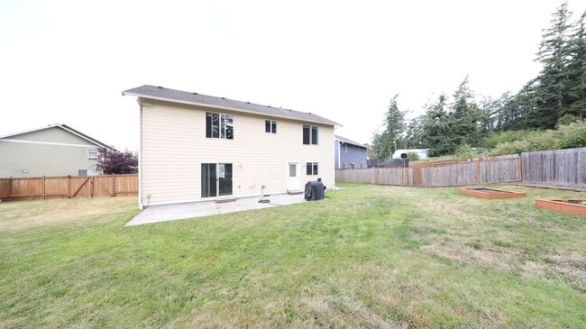 Building Photo - 5 Bed 2.5 Bath - Group - Dog Friendly - Fu...