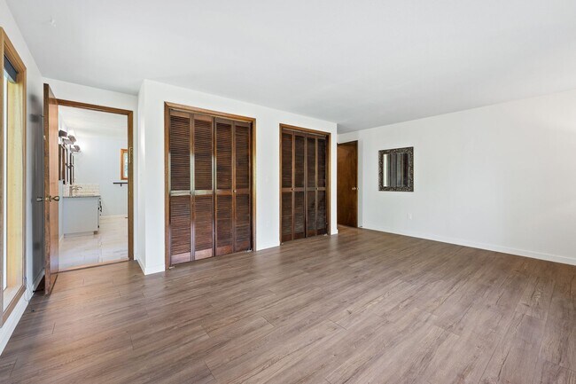 Building Photo - Beautiful 5-Bedroom close to Greenbluff. M...