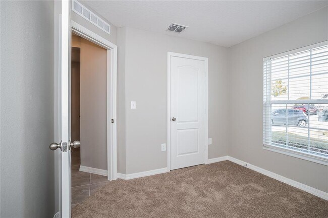 Building Photo - 379 Camellia Ct