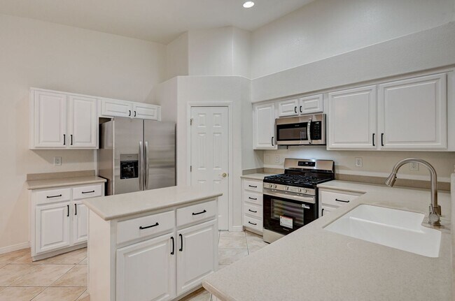Building Photo - Beautiful 3 Bedroom Single Story Home in A...