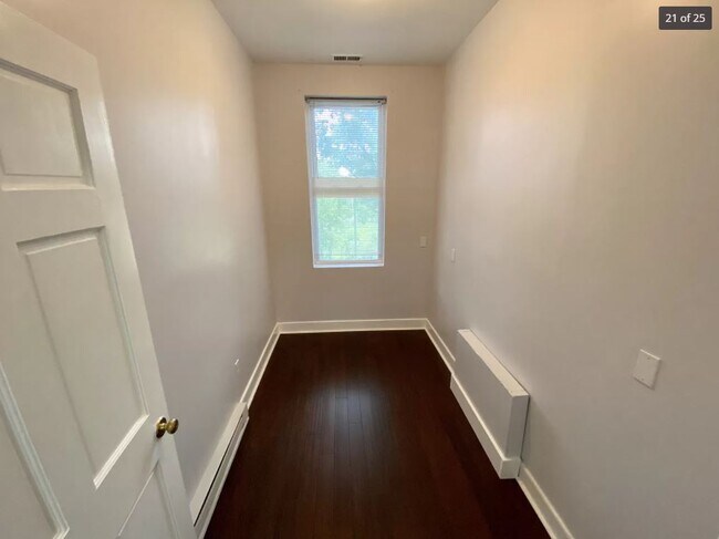 Building Photo - 2206 Parkwood Ave