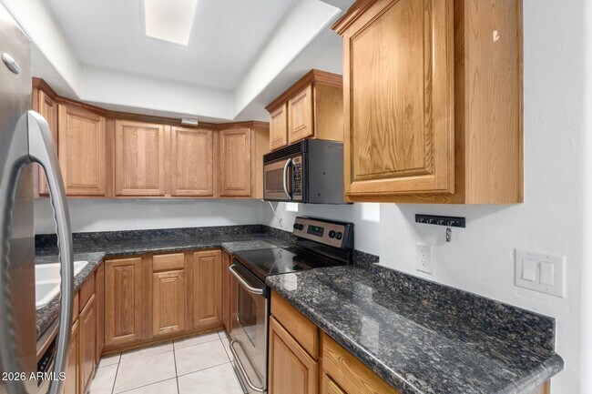 Building Photo - 151 E Broadway Rd