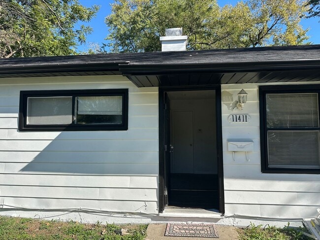 Building Photo - 4 bedroom 1 bath