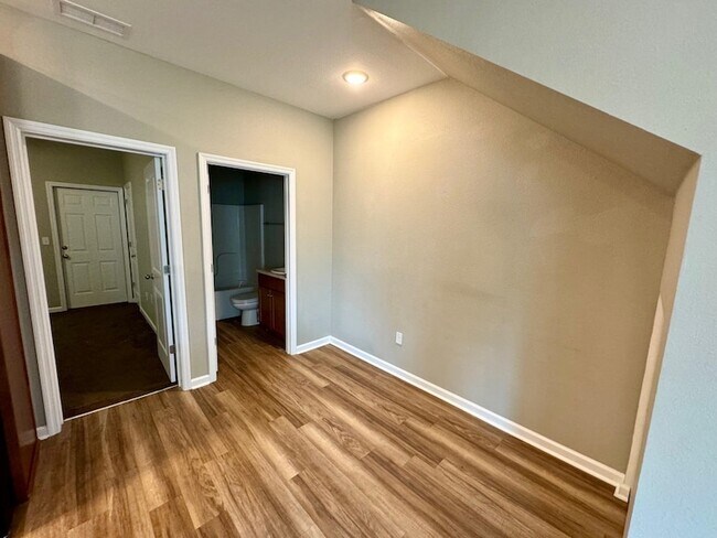 Building Photo - 2225 Cedarbrook Ct