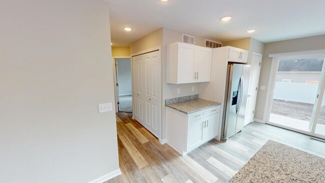 Building Photo - 513 St George St