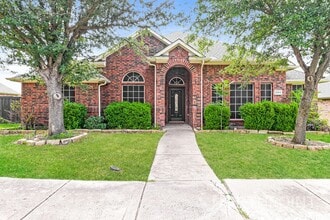 Building Photo - 3 BR/3BA | Newly Renovated Single Family Home | Fenced backyard | In Royse City!