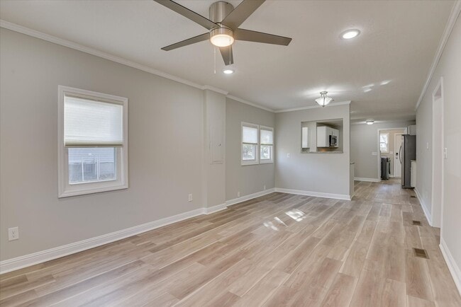 Building Photo - 2 Bed/1 Bath just minutes from Augusta University and Surrey Center, featuring granite countertop...