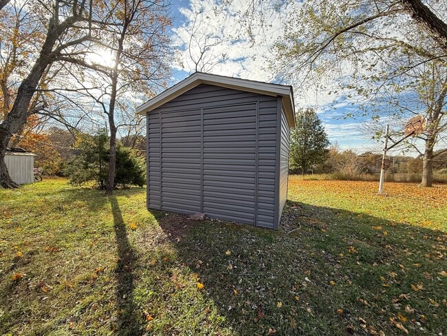 Building Photo - House in Kuttawa