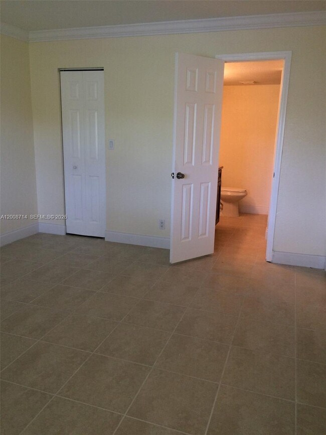 Building Photo - 407 Gardens Dr