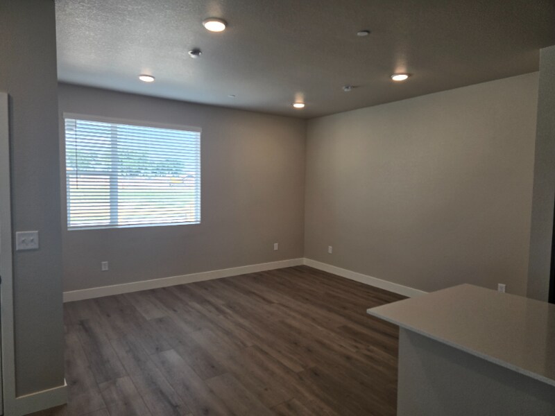 Building Photo - 4921 Autumn Leaf Dr