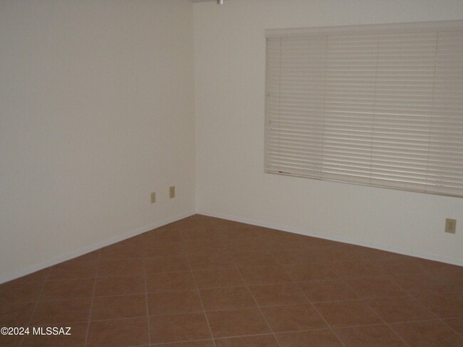Building Photo - 38040 S Elbow Bend Dr