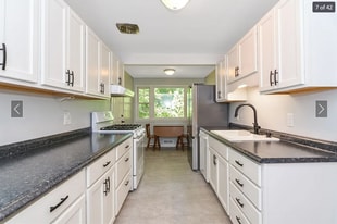 Building Photo - 39 Beechmont St