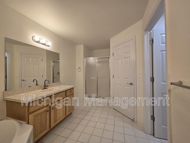 Building Photo - 2740 Barclay Way