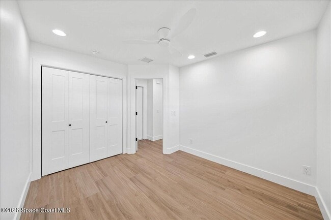 Building Photo - 122 1st Ave