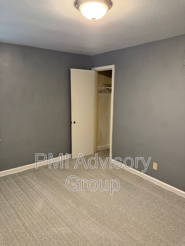 Building Photo - 1525 SW Wayne Ave