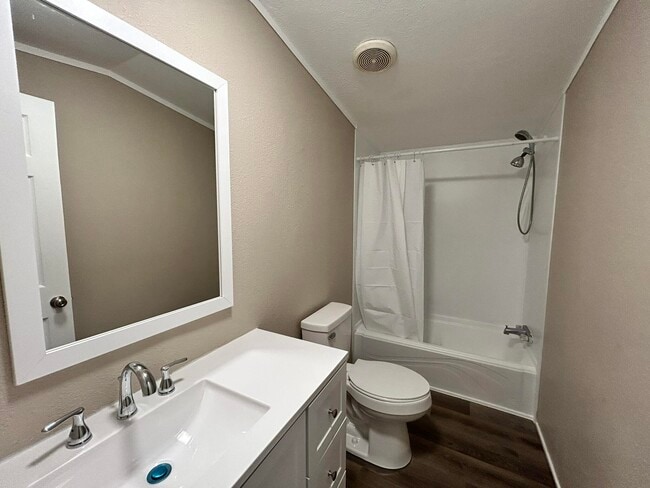 Building Photo - 1370 Suzanne Cir