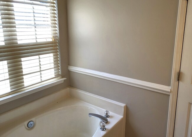 Building Photo - 8300 Neuse Hunter Dr