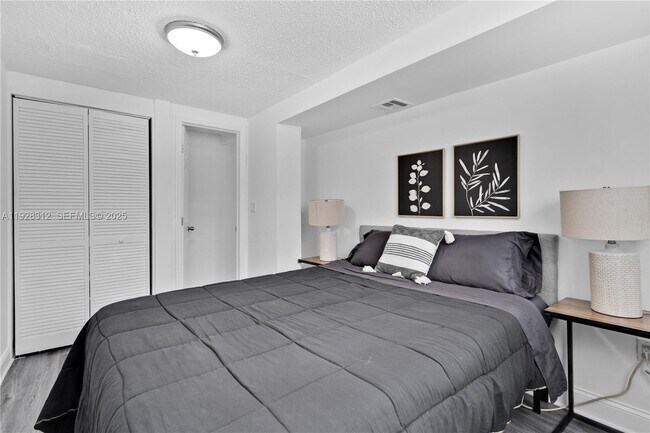 Building Photo - 1841 SW 29th Ave