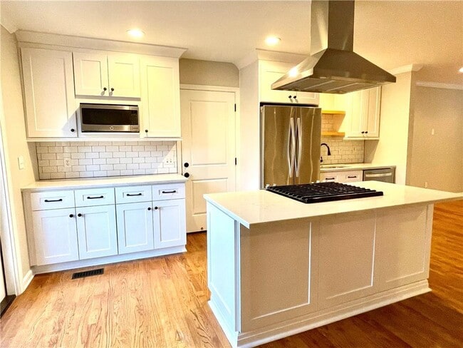 Building Photo - 245 Willow Springs Dr