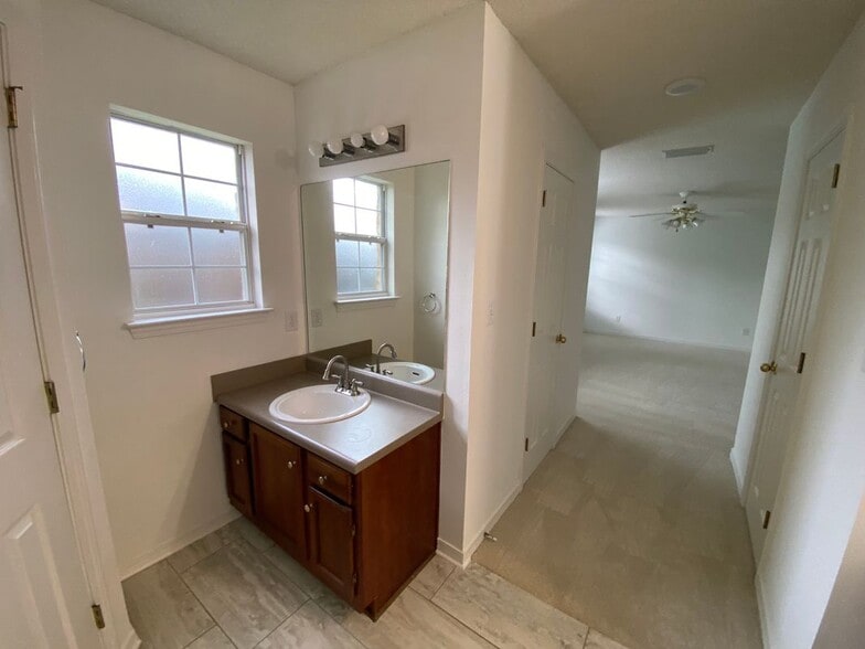 Building Photo - 11892 Yellowhammer Ct