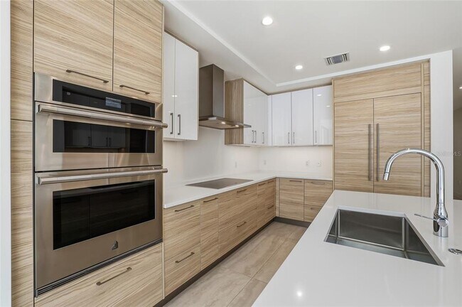 Building Photo - 301 1st St S