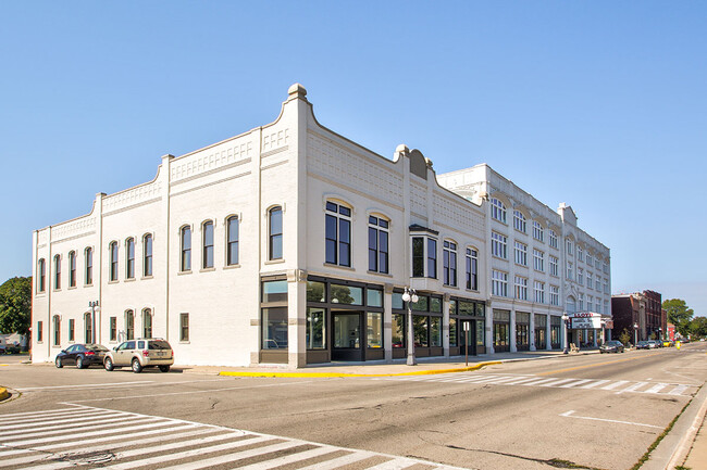 Lloyd House II apartments - Lloyd House II