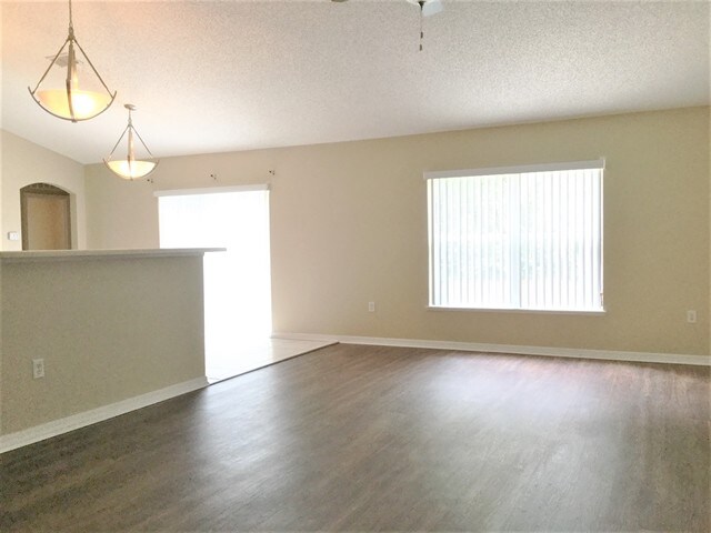 Building Photo - 1959 Alambra Cir