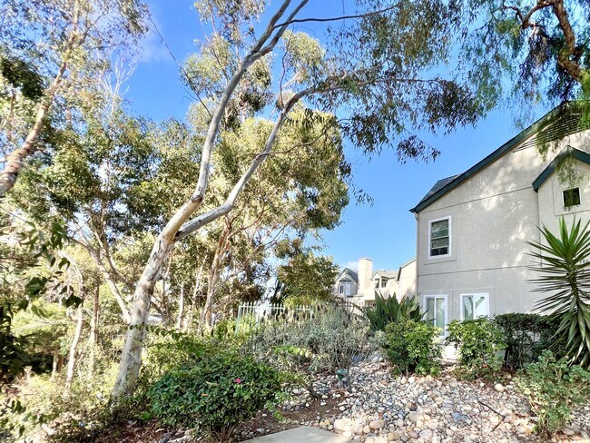 Building Photo - 3855 Albatross St