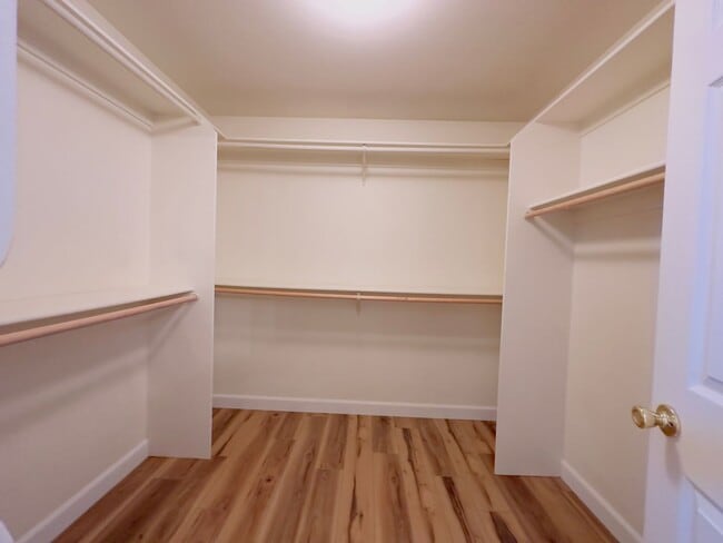 Building Photo - 3 Bedroom 2 1/2 Bath 3 garage