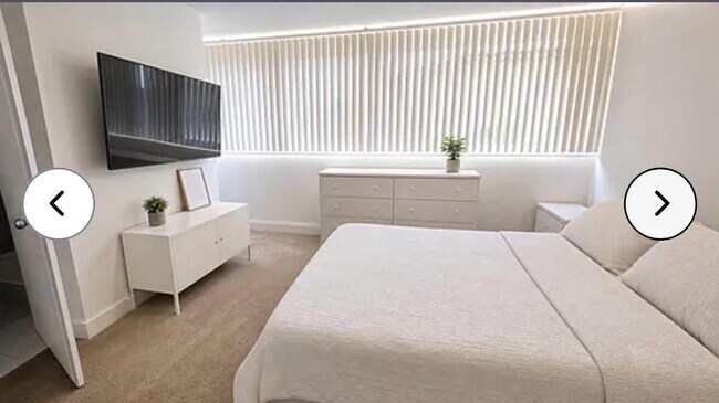 Building Photo - MODERN TOWNHOME, 2 EN SUITE BEDROOMS ON SEPARATE LEVELS, PRIVATE ROOF DECK WITH SUNSET VIEWS