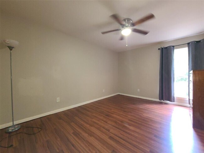 Building Photo - 1 Lake Forest Ct
