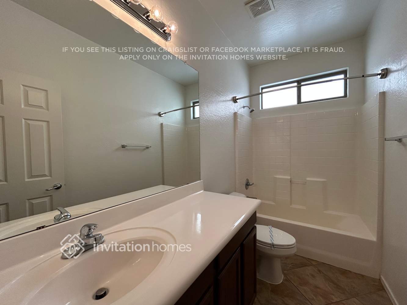 Building Photo - 10235 W Hilton Ave